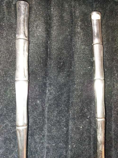 A SET BAMBOO STYLE STAINLESS STEEL SALAD LADELS