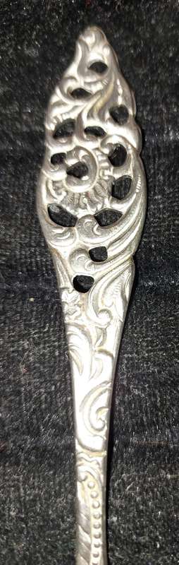 A COLLECTION OF EPNS AND STAINLESS-STEEL CUTLERY SOLD AS IS
