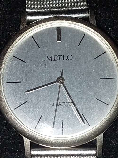 A bulk collection of quality costume quartz watches sold as is not tested