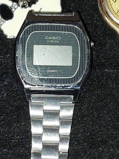 A bulk collection of quality costume quartz watches sold as is not tested