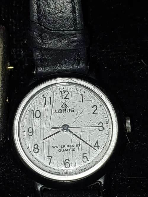 A bulk collection of quality costume quartz watches sold as is not tested