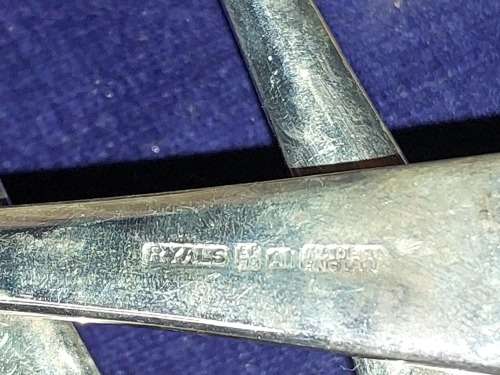 AN ANTIQUE HALL MARKED FISH KNIFE AND FORK SET COMPLETE IN ITS ORIGINAL CASE