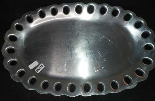 AN OVAL 52 X32 CENTIMETER ALUMINUM ALLOY CAROL BOYES STYLE SERVING TRAY