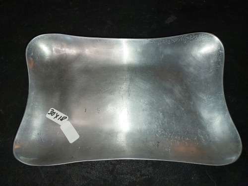 A VINTAGE 30 X 18 CENTIMETER ALUMINUM/PEWTER ALLOY SERVING PLATTER