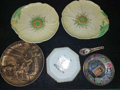 A VINTAGE COLLECTION CERAMIC AND PORCELAIN WALL PLAQUES , PLATES