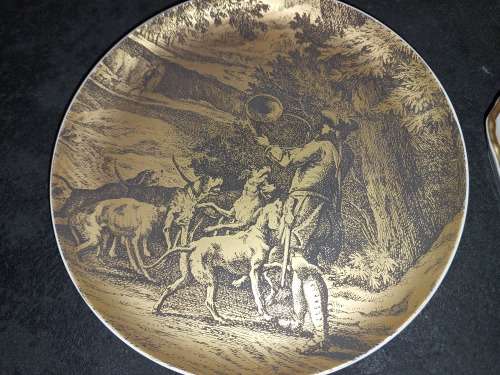 A VINTAGE COLLECTION CERAMIC AND PORCELAIN WALL PLAQUES , PLATES