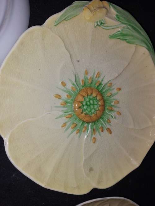 A VINTAGE COLLECTION CERAMIC AND PORCELAIN WALL PLAQUES , PLATES