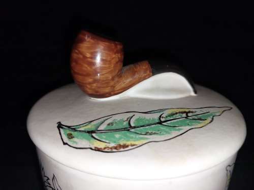 A VINTAGE  DANISH TABACCO LEAF PORCELAIN CERAMIC JAR