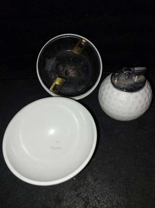 A GOLFERS COLLECTABLE MEMORABILIA