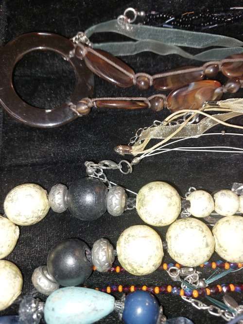 A BULK COLLECTION COSTUME NECKLACES SOLD AS IS