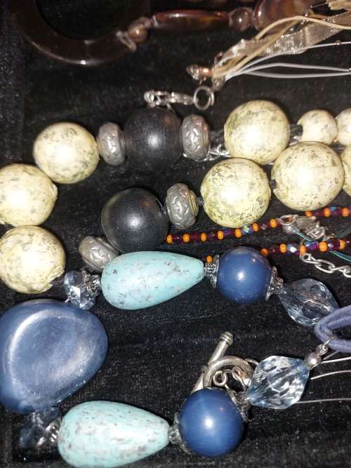 A BULK COLLECTION COSTUME NECKLACES SOLD AS IS