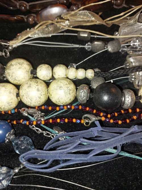 A BULK COLLECTION COSTUME NECKLACES SOLD AS IS