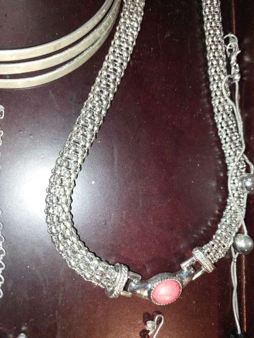 A COLLECTION OF QUALITY DESIGNER COSTUME NECKLACES SOLD AS IS