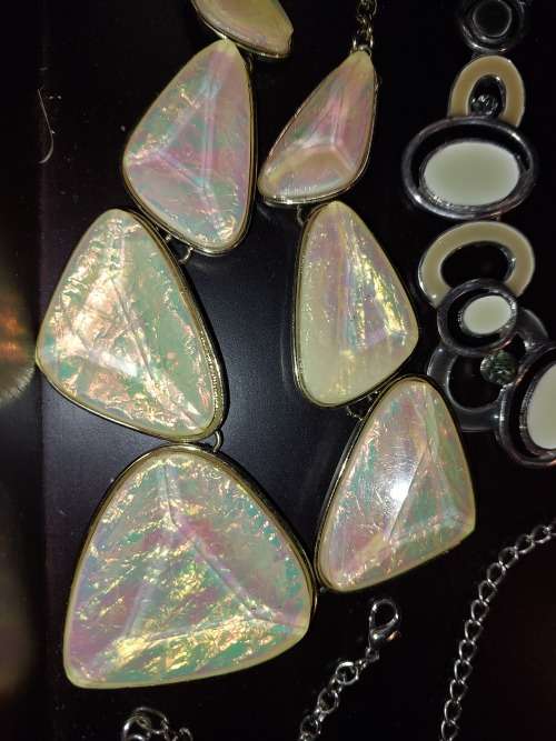 A COLLECTION OF QUALITY DESIGNER COSTUME NECKLACES SOLD AS IS