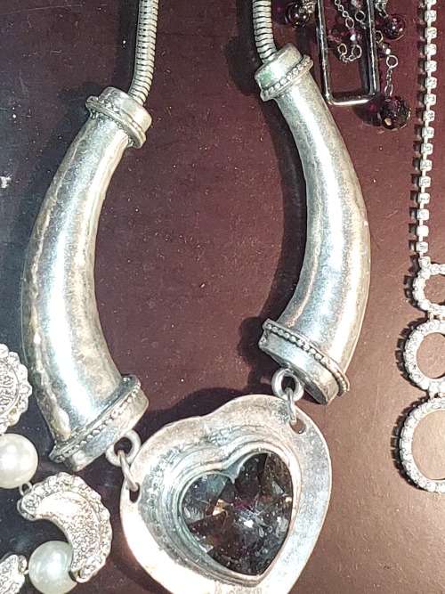 A COLLECTION OF QUALITY DESIGNER COSTUME NECKLACES SOLD AS IS