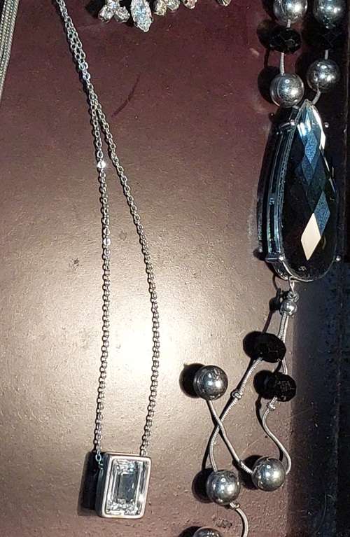 A COLLECTION OF QUALITY DESIGNER COSTUME NECKLACES SOLD AS IS