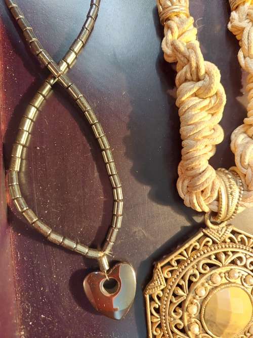 A BULK VINTAGE COLLECTION OF DESIGNER COSTUME NECKLACES SOLD AS IS