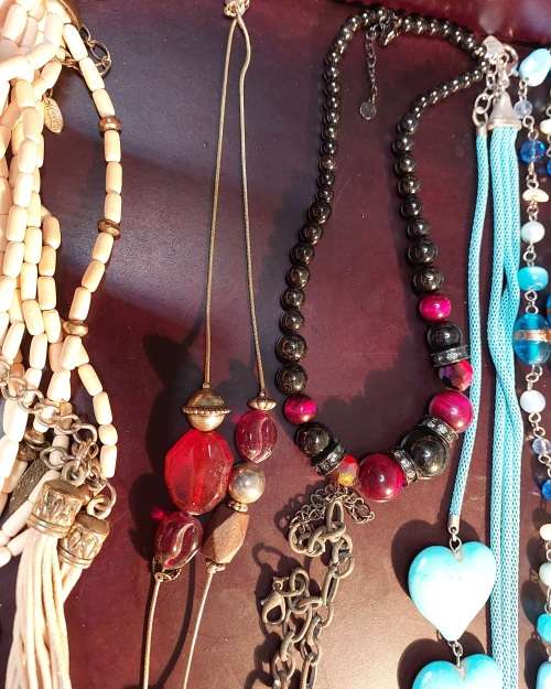 A BULK VINTAGE COLLECTION OF DESIGNER COSTUME NECKLACES SOLD AS IS