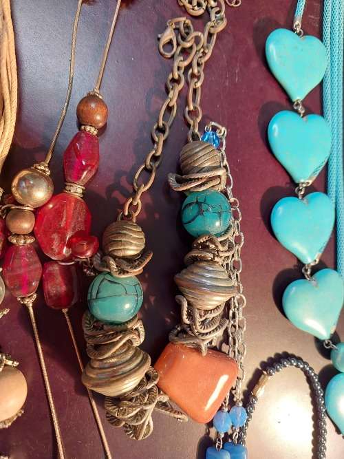 A BULK VINTAGE COLLECTION OF DESIGNER COSTUME NECKLACES SOLD AS IS