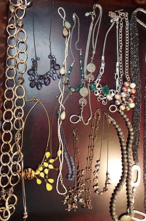 A VINTAGE COLLECTION OF DESIGNER COSTUME NECKLACES