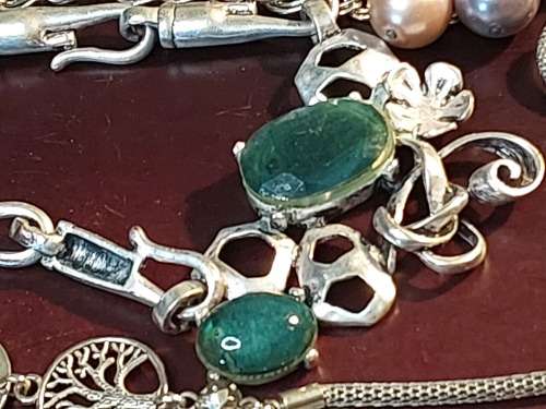 A VINTAGE COLLECTION OF DESIGNER COSTUME NECKLACES