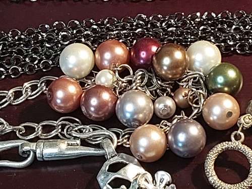 A VINTAGE COLLECTION OF DESIGNER COSTUME NECKLACES