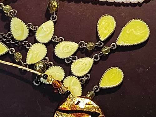 A VINTAGE COLLECTION OF DESIGNER COSTUME NECKLACES
