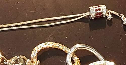 A VINTAGE COLLECTION OF DESIGNER COSTUME NECKLACES