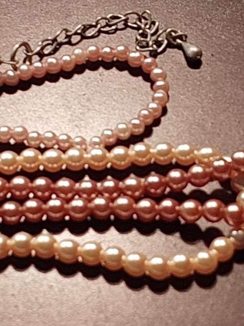 A BULK VINTAGE COLLECTION OF SYNTHETIC COSTUME PEARL BEAD NECKLACES