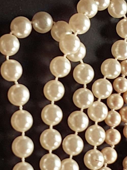 A BULK VINTAGE COLLECTION OF SYNTHETIC COSTUME PEARL BEAD NECKLACES