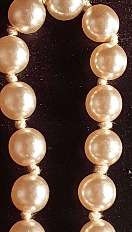 A BULK VINTAGE COLLECTION OF SYNTHETIC COSTUME PEARL BEAD NECKLACES