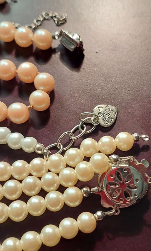 A BULK VINTAGE COLLECTION OF SYNTHETIC COSTUME PEARL BEAD NECKLACES