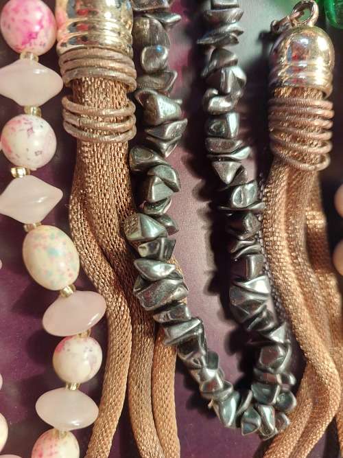 A BULK COLLECTION OF VINTAGE  QUALITY DESIGNER NECKLACES