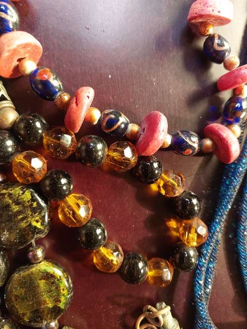A BULK COLLECTION OF VINTAGE  QUALITY DESIGNER NECKLACES