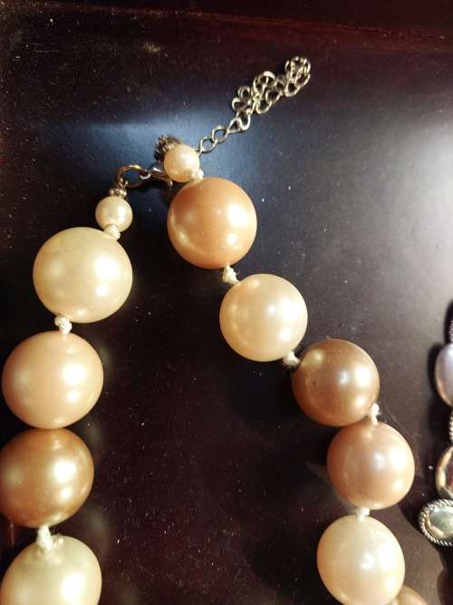 A BULK COLLECTION OF VINTAGE  QUALITY DESIGNER NECKLACES