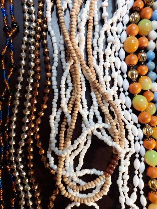 A BULK VINTAGE COLLECTION SYNTHETIC BEADED COSTUME NECKLACES