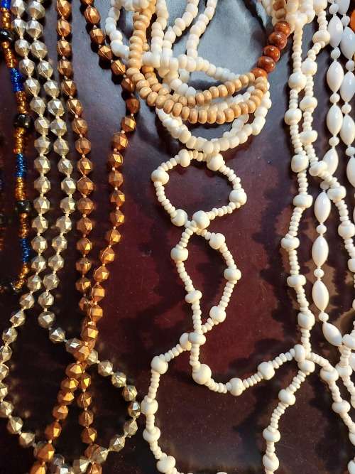 A BULK VINTAGE COLLECTION SYNTHETIC BEADED COSTUME NECKLACES