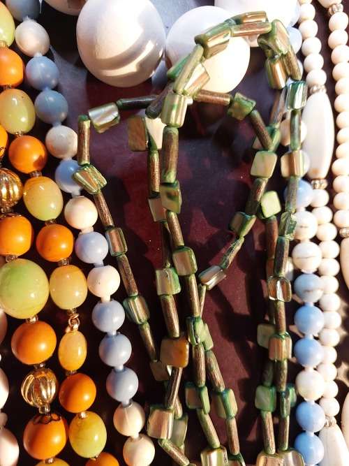 A BULK VINTAGE COLLECTION SYNTHETIC BEADED COSTUME NECKLACES