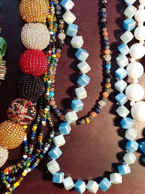 A BULK VINTAGE COLLECTION COSTUME NECKLACES SOLD AS IS