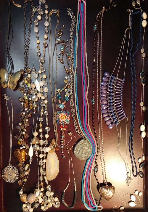 A DESIGNER COLLECTION COSTUME NECKLACES SOLD AS IS