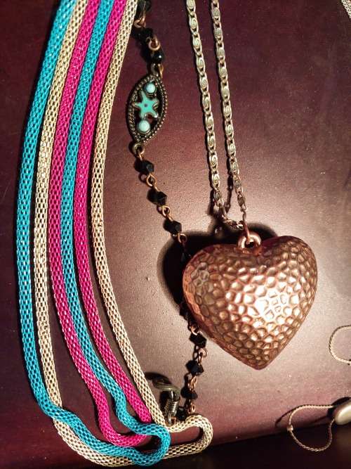 A DESIGNER COLLECTION COSTUME NECKLACES SOLD AS IS