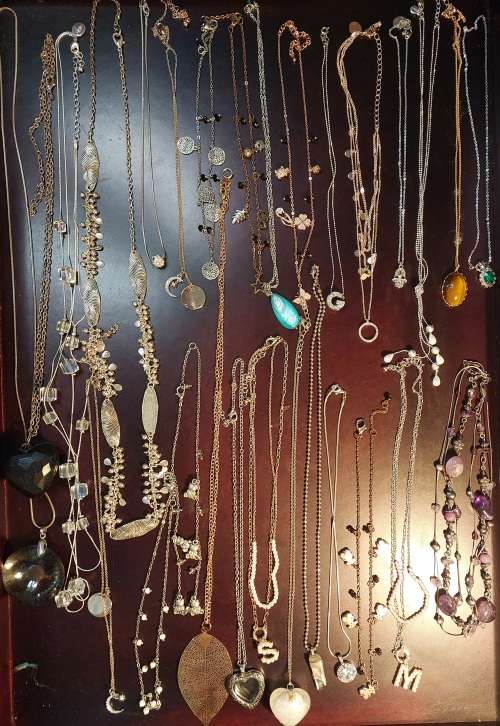 A BULK COLLECTION GOLD PLATED AND SILVER TONE PETIT COSTUME NECKLACES