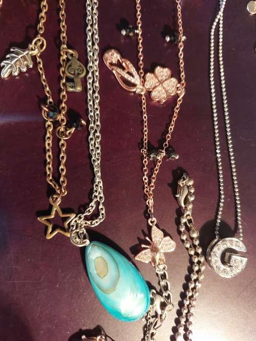 A BULK COLLECTION GOLD PLATED AND SILVER TONE PETIT COSTUME NECKLACES