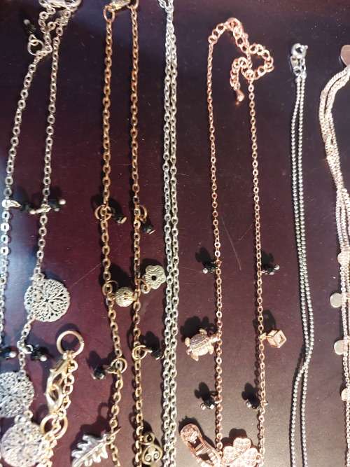 A BULK COLLECTION GOLD PLATED AND SILVER TONE PETIT COSTUME NECKLACES