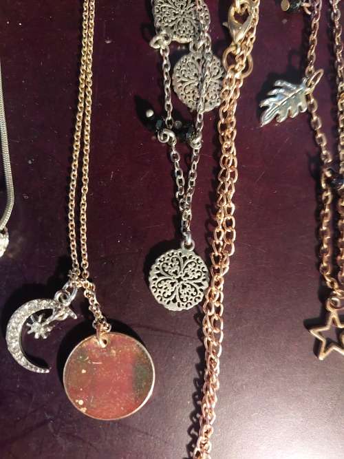 A BULK COLLECTION GOLD PLATED AND SILVER TONE PETIT COSTUME NECKLACES