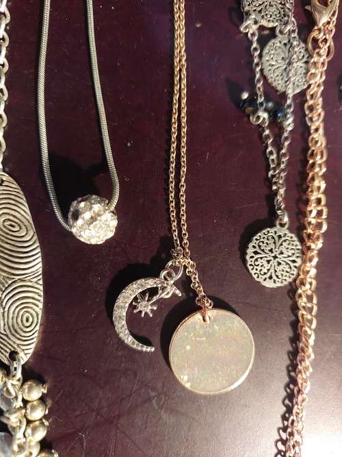 A BULK COLLECTION GOLD PLATED AND SILVER TONE PETIT COSTUME NECKLACES
