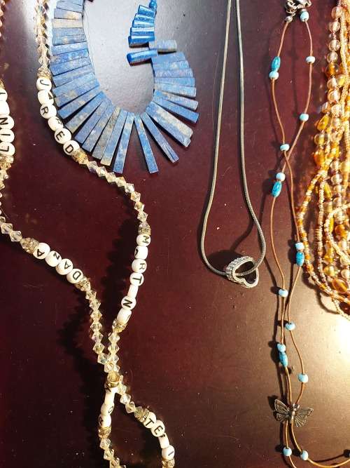 A COLLECTION OF VINTAGE SYNTHETIC PEARL AND COSTUME  NECKLACES SOLD AS IS