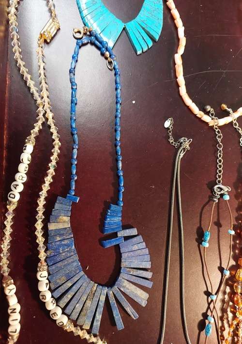 A COLLECTION OF VINTAGE SYNTHETIC PEARL AND COSTUME  NECKLACES SOLD AS IS