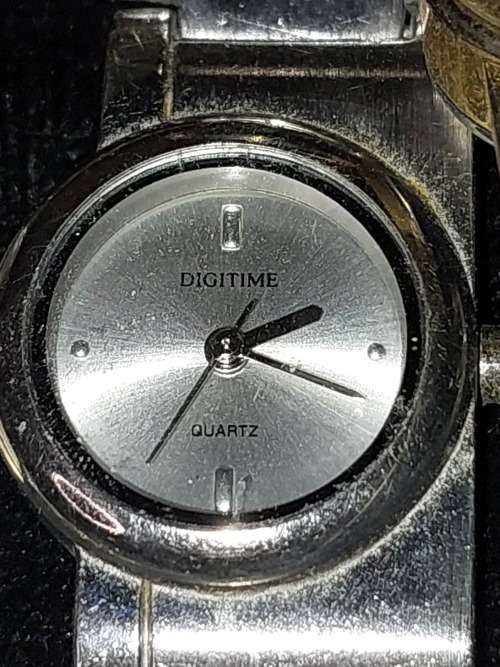 A VINTAGE AND ANTIQUE COLLECTION OF 20 QUALITY  WOMANS WATCHES SOLD AS IS NOT TESTED
