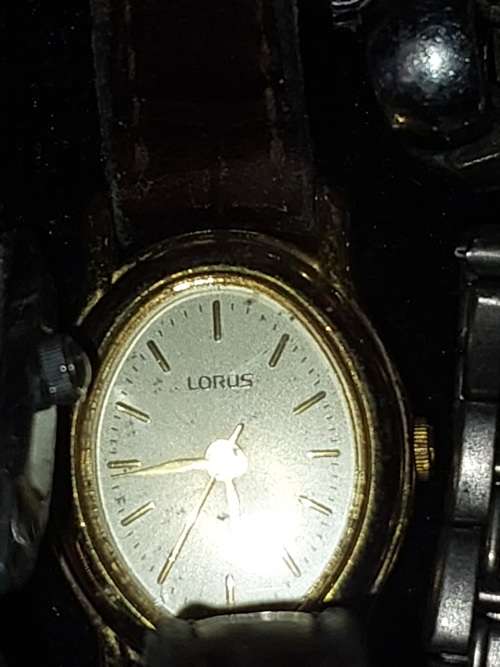 A VINTAGE AND ANTIQUE COLLECTION OF 20 QUALITY  WOMANS WATCHES SOLD AS IS NOT TESTED